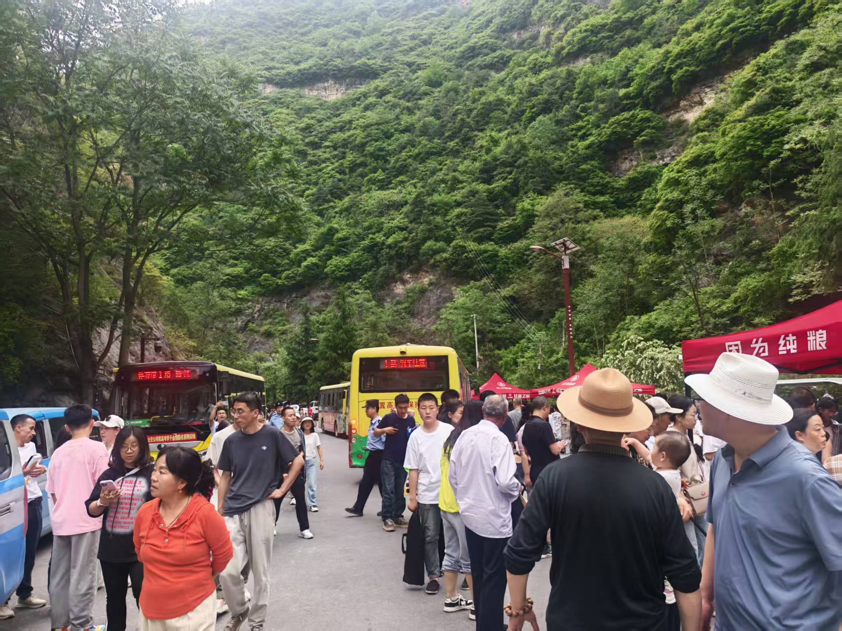 成县:文旅暖心服务引